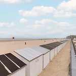 Cosy Apartment With 2 Terraces Right At The Beach