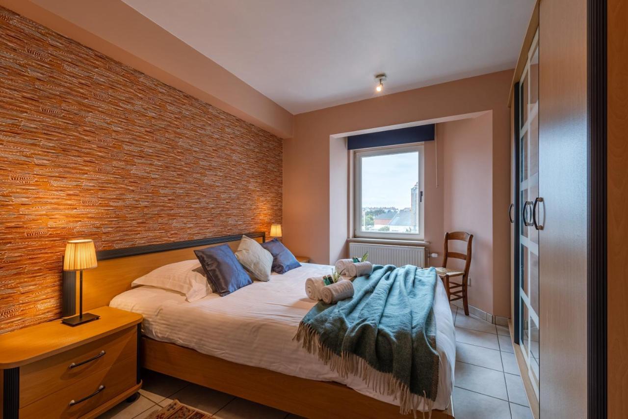 Cosy With 2 Terraces Right At The Beach Ostend